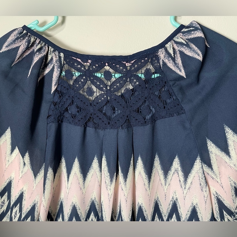 Jolt NWOT 3/4 Sleeve Hi-Low Chevron Blouse - Picture 6 of 7